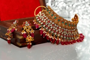 gold-jewelry-kundan-necklace-matching-600nw-2183283395